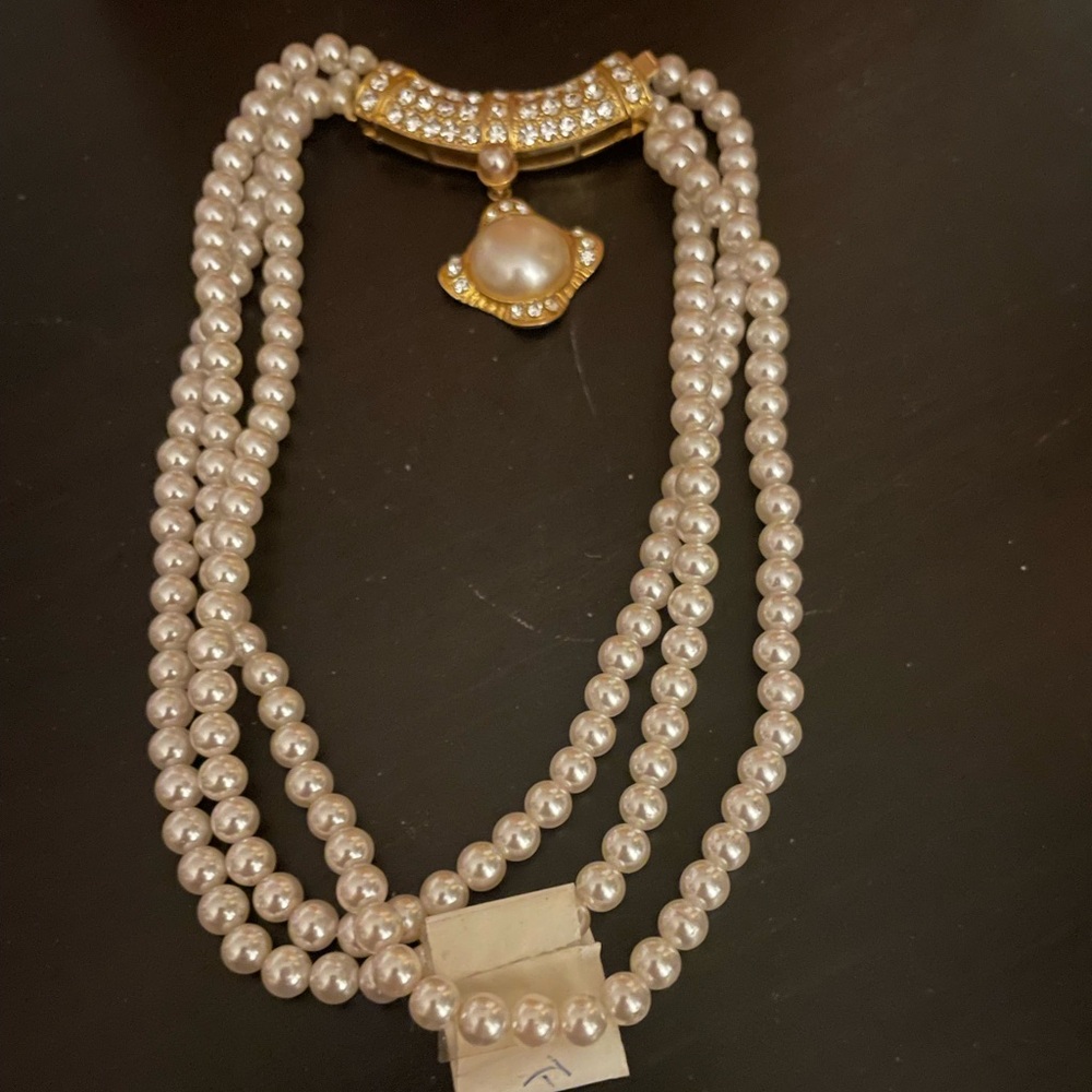 Lovely faux three strand pearl necklace